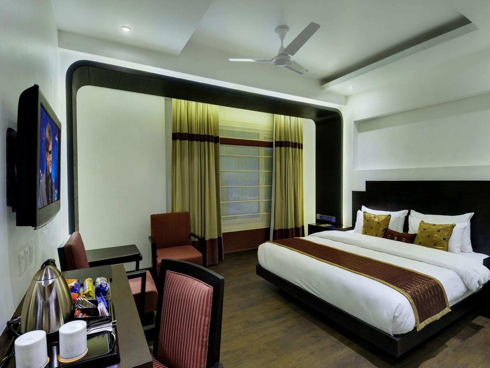 Premier Studio With Air-purifier, Window & Free Airport Pick-up