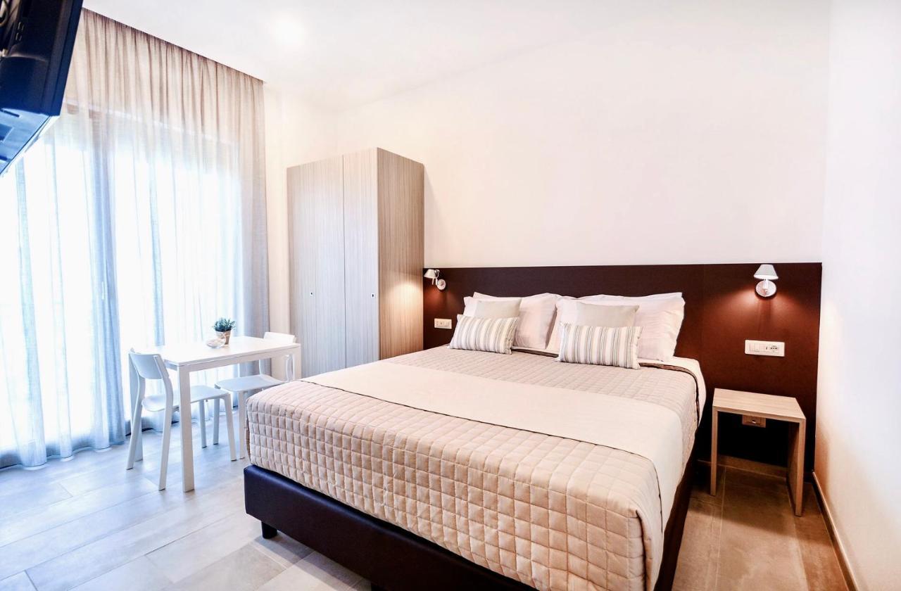 Double Room with Balcony and Sea View,1004636967:JPEG