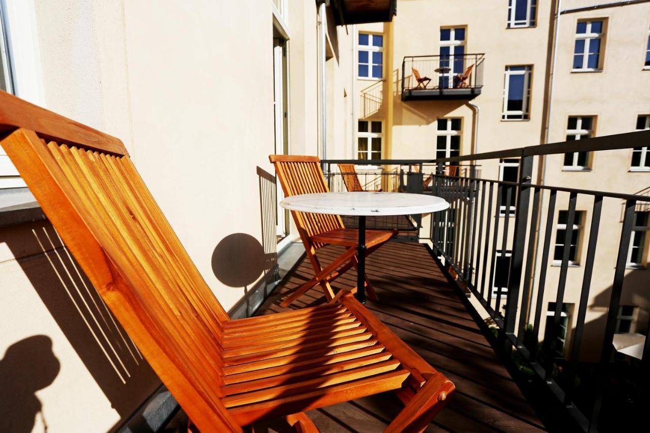 One-Bedroom Apartment with Balcony