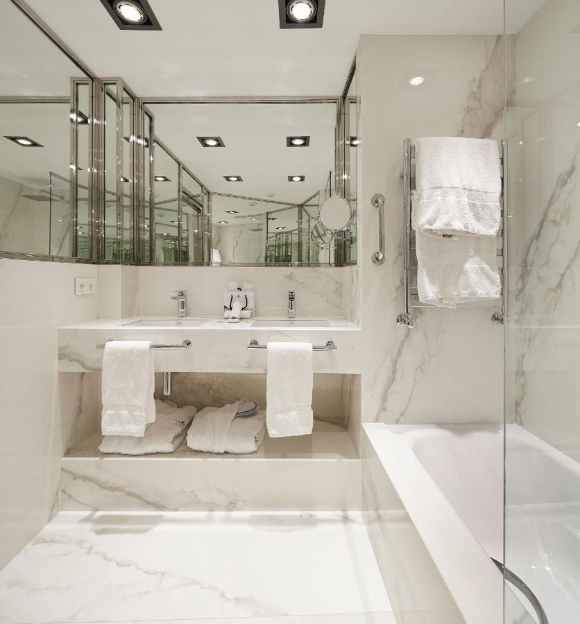 Grand City Room