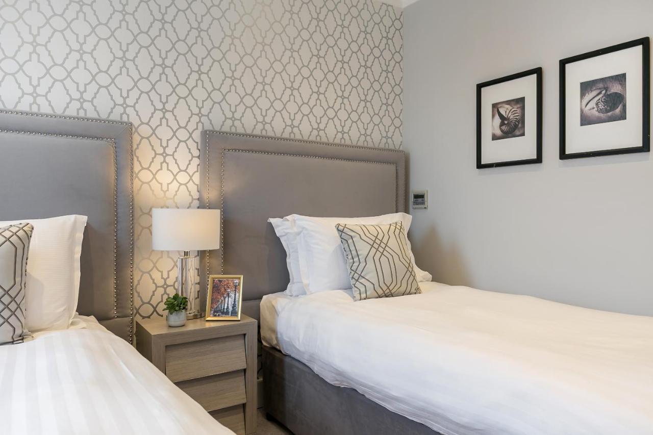 Deluxe Three - Bedroom Apartment