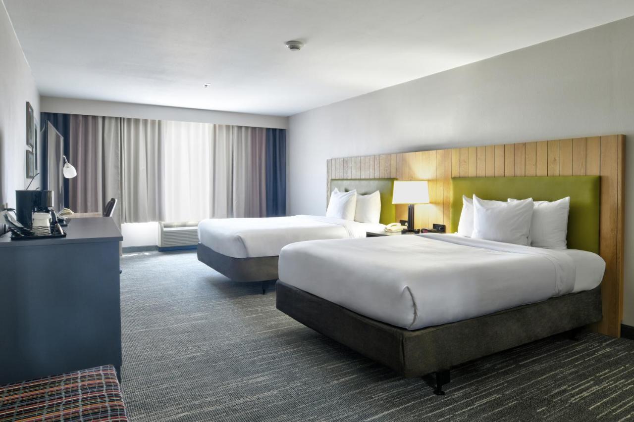 Queen Room with Two Queen Beds - Disability Access