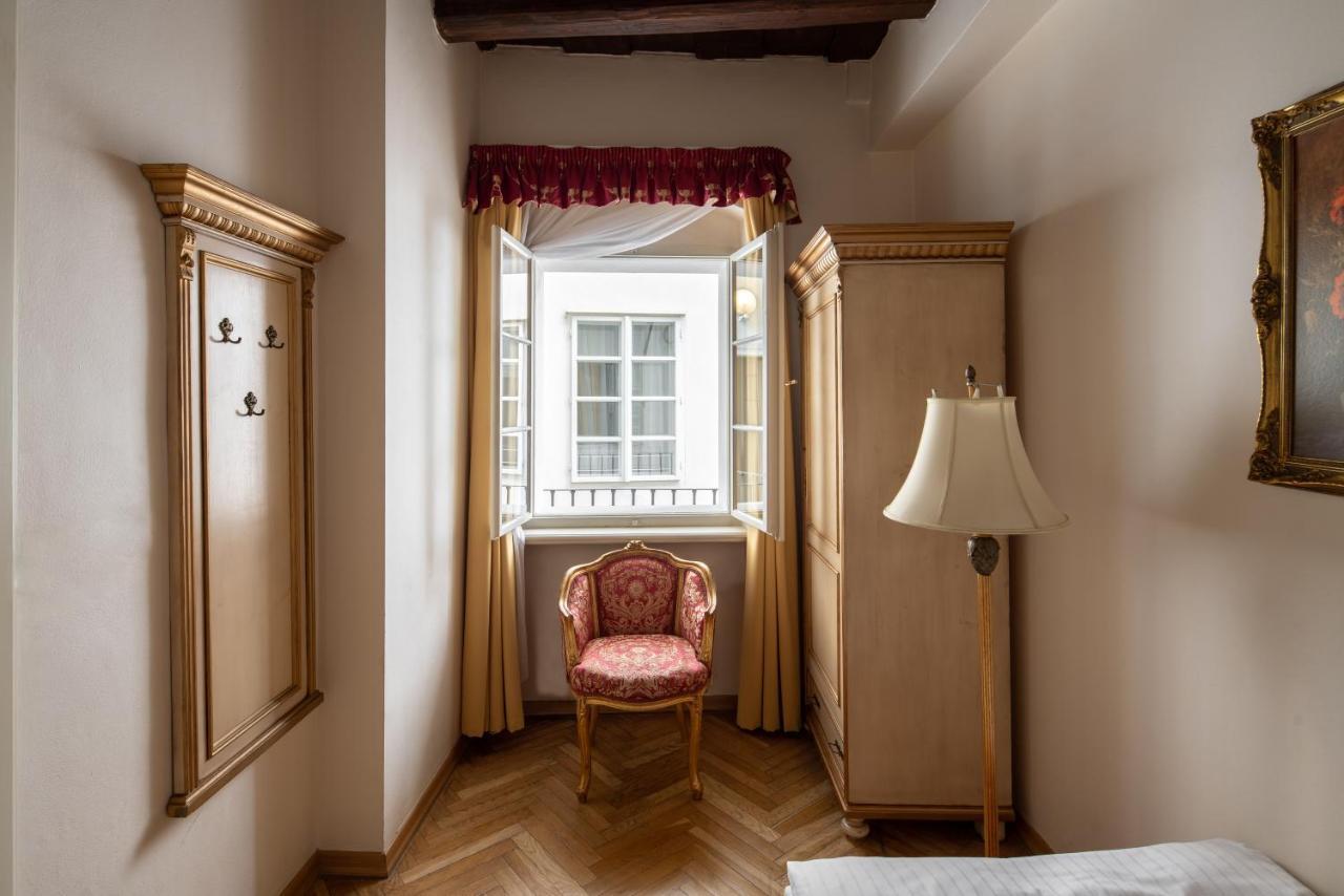 Deluxe Room with street view