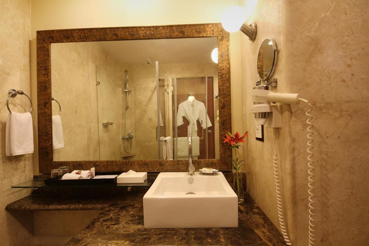 Executive Suite with 15% Discount on Food and Soft Beverages,Spa(with Prior reservation) and Laundry,Complimentary Happy Hours with 1+1 offer(available from 6:00 PM till 8:00 PM )