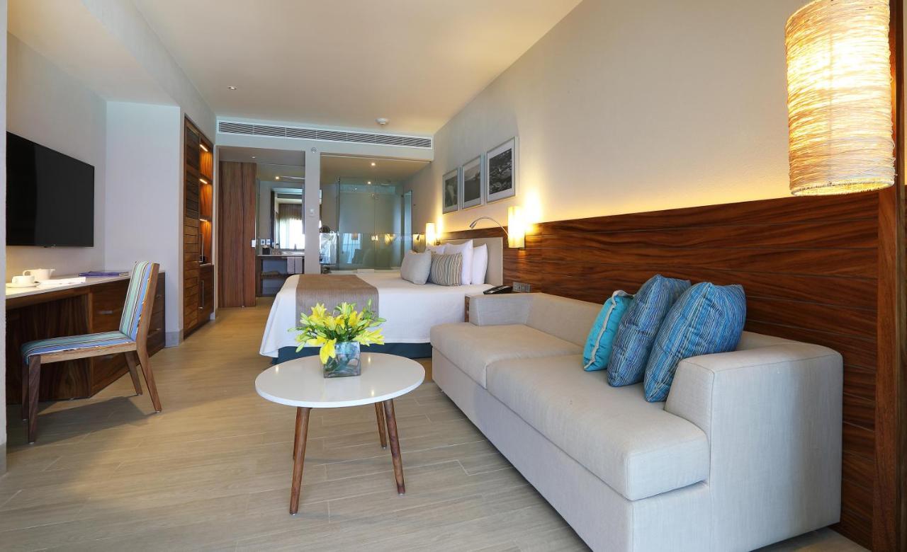 Suite Deluxe King Partial Ocean View
