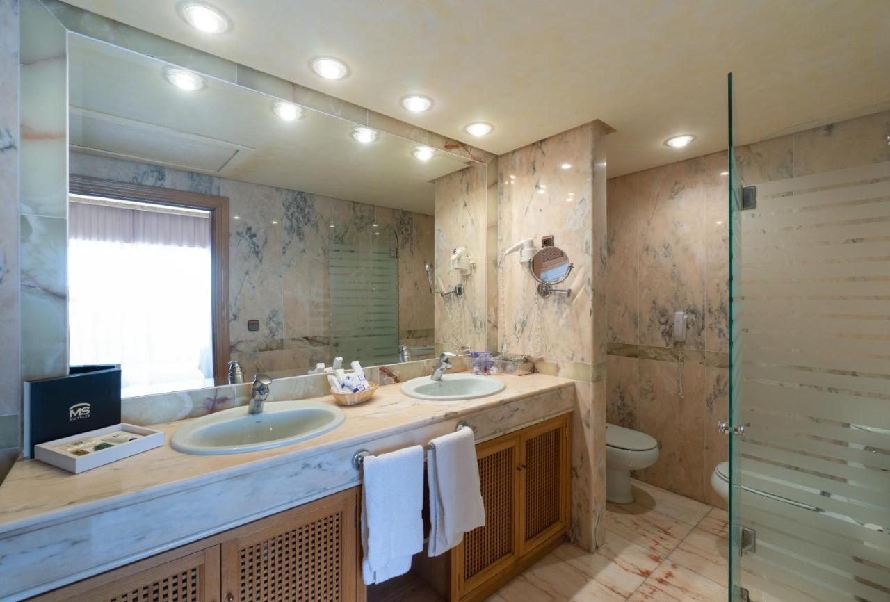 Luxury Suite