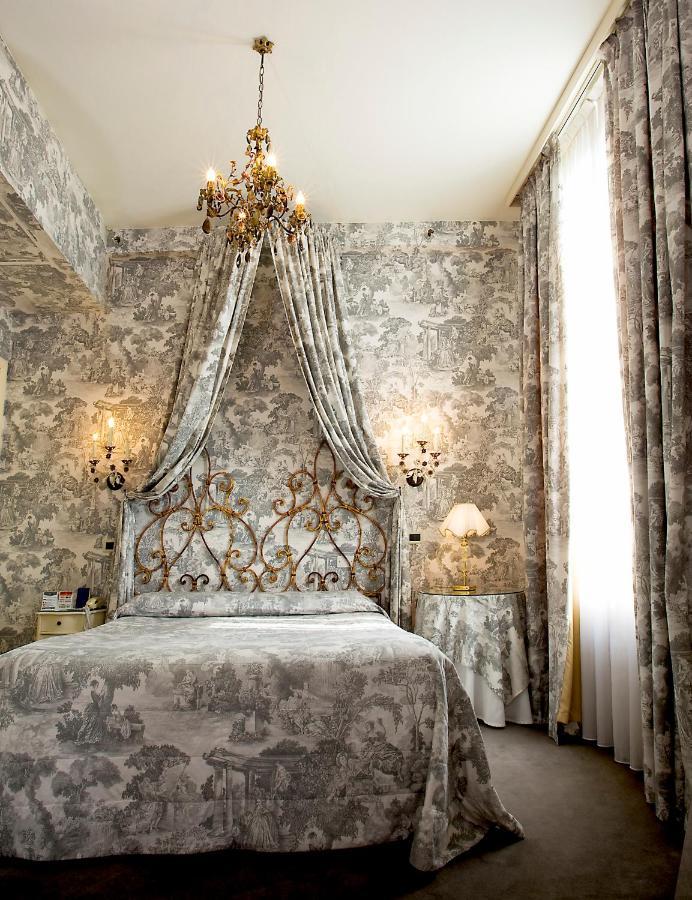 Junior Suite with Canal View