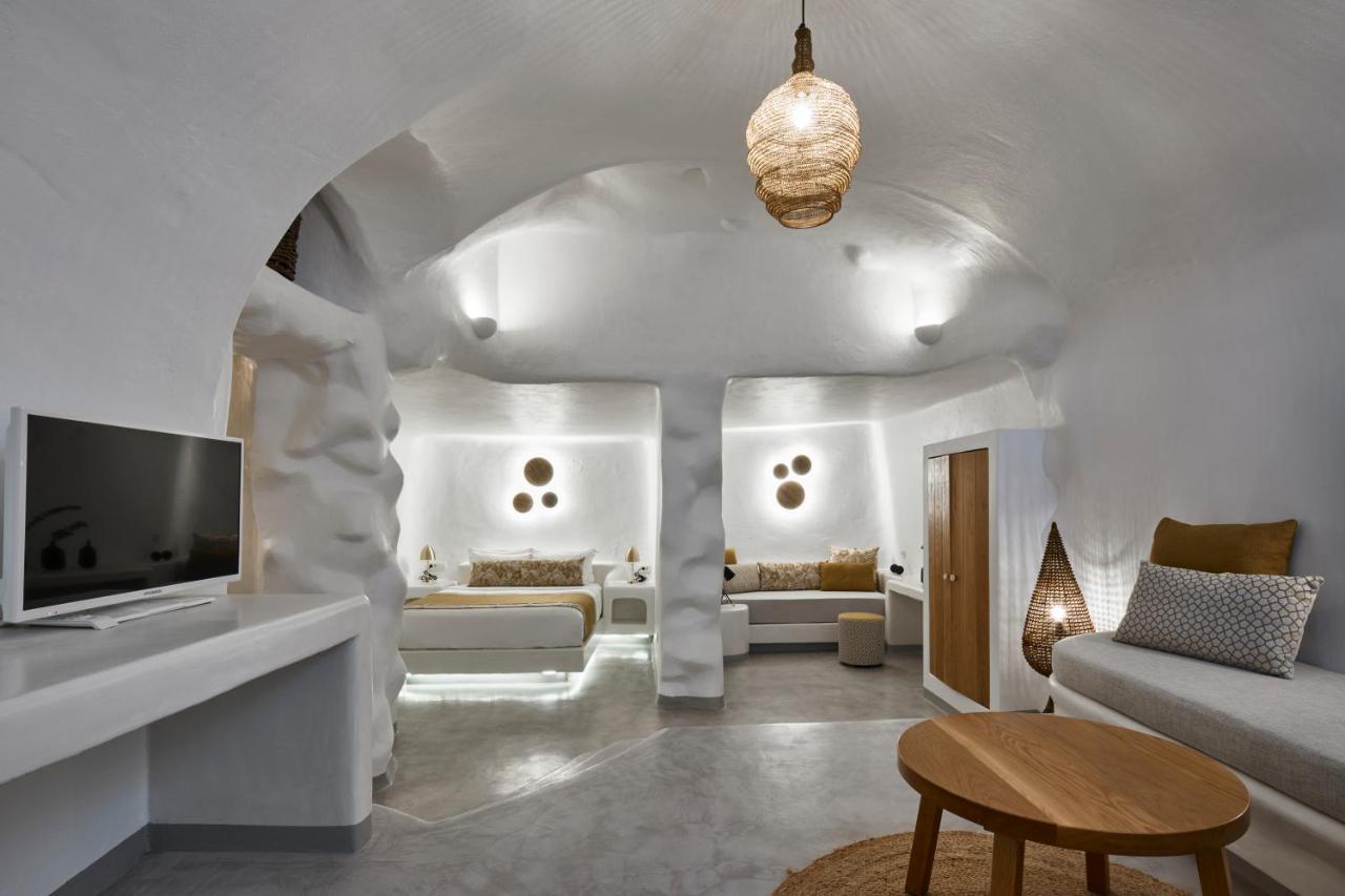Cave Grand Suite with Outdoor Heated Pool and Hot Tub
