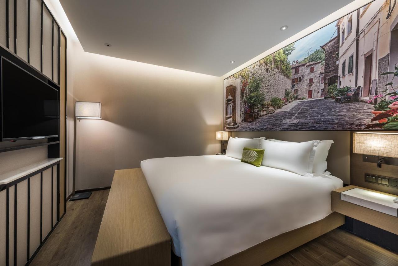 Executive Suite with One King Bed