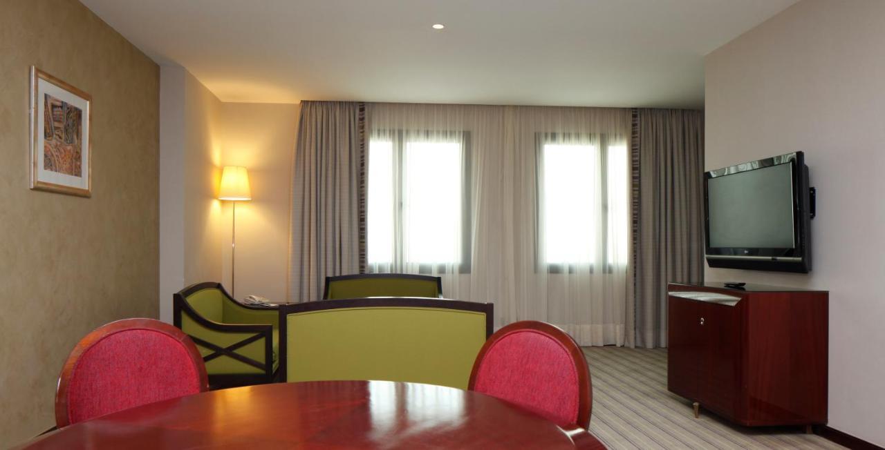 King Suite with Dining - City View
