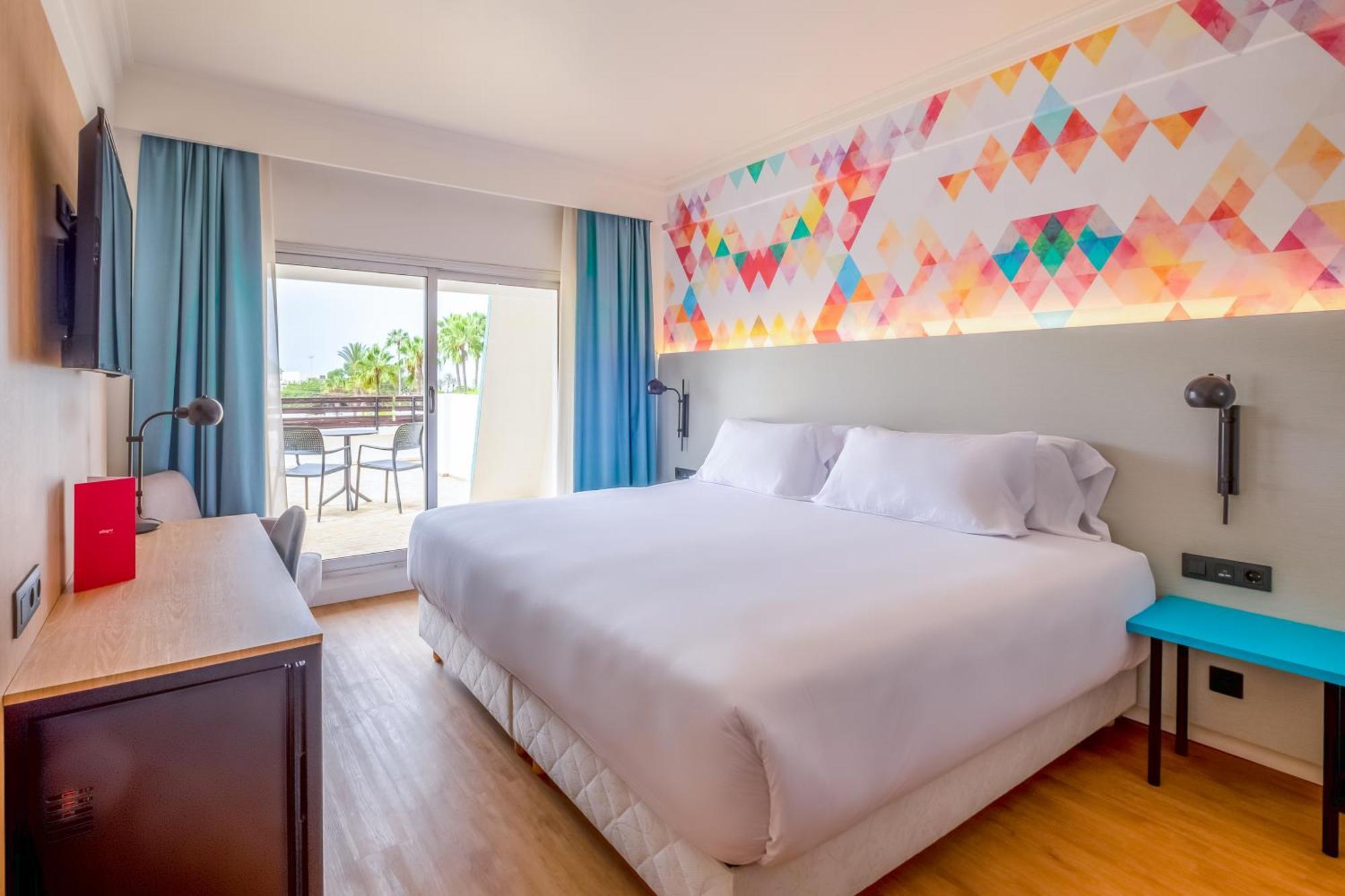 Twin Room with Pool View