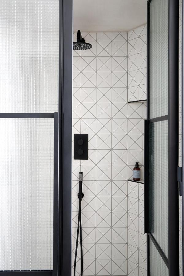 Studio,1082476642:JPEG