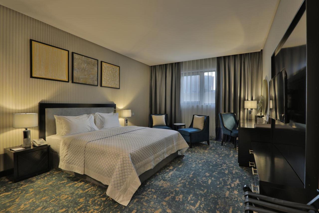 Deluxe Double Room (2 Adults + 1 Child)