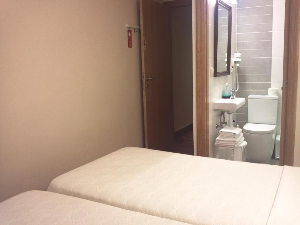 Twin Room with Private Bathroom