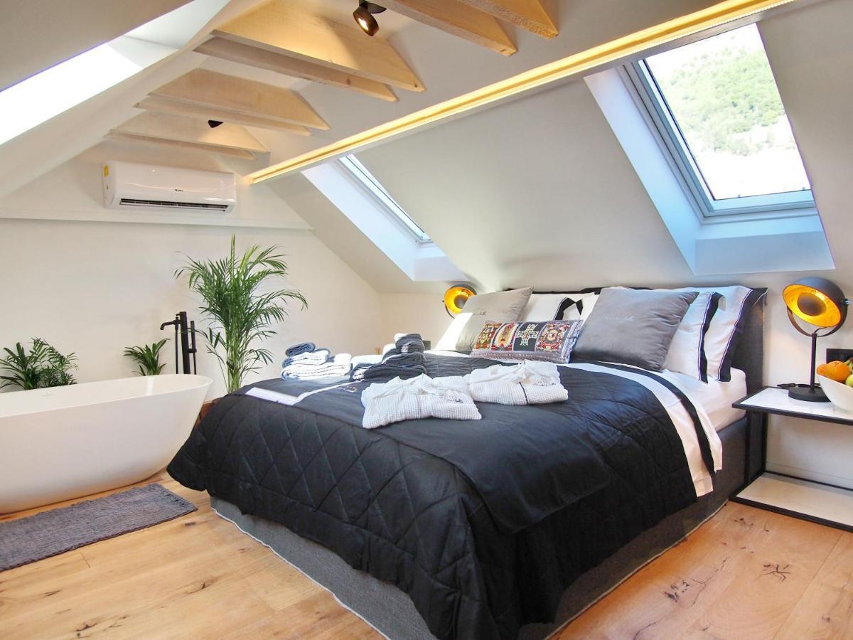 Deluxe Double Room with Bath