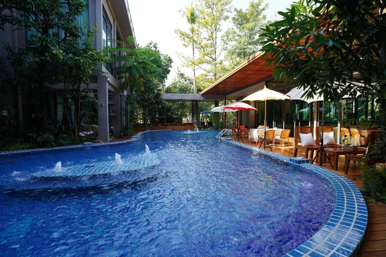 Deluxe Double Room with Pool Access