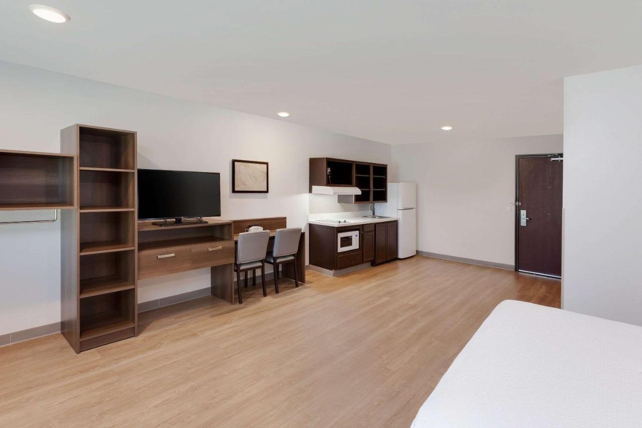 Queen Room  with Tub - Disability Access/Non-Smoking