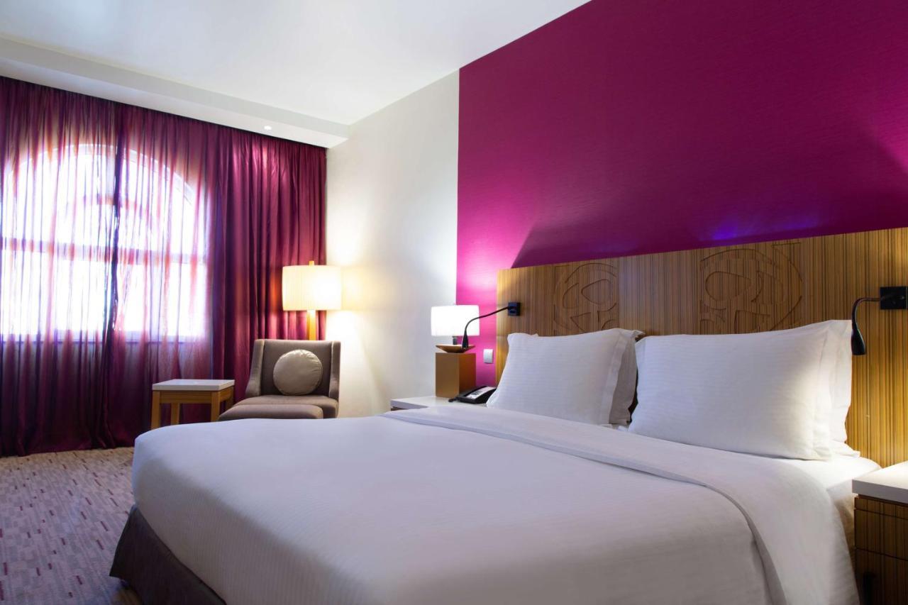 Suite with Lounge Access