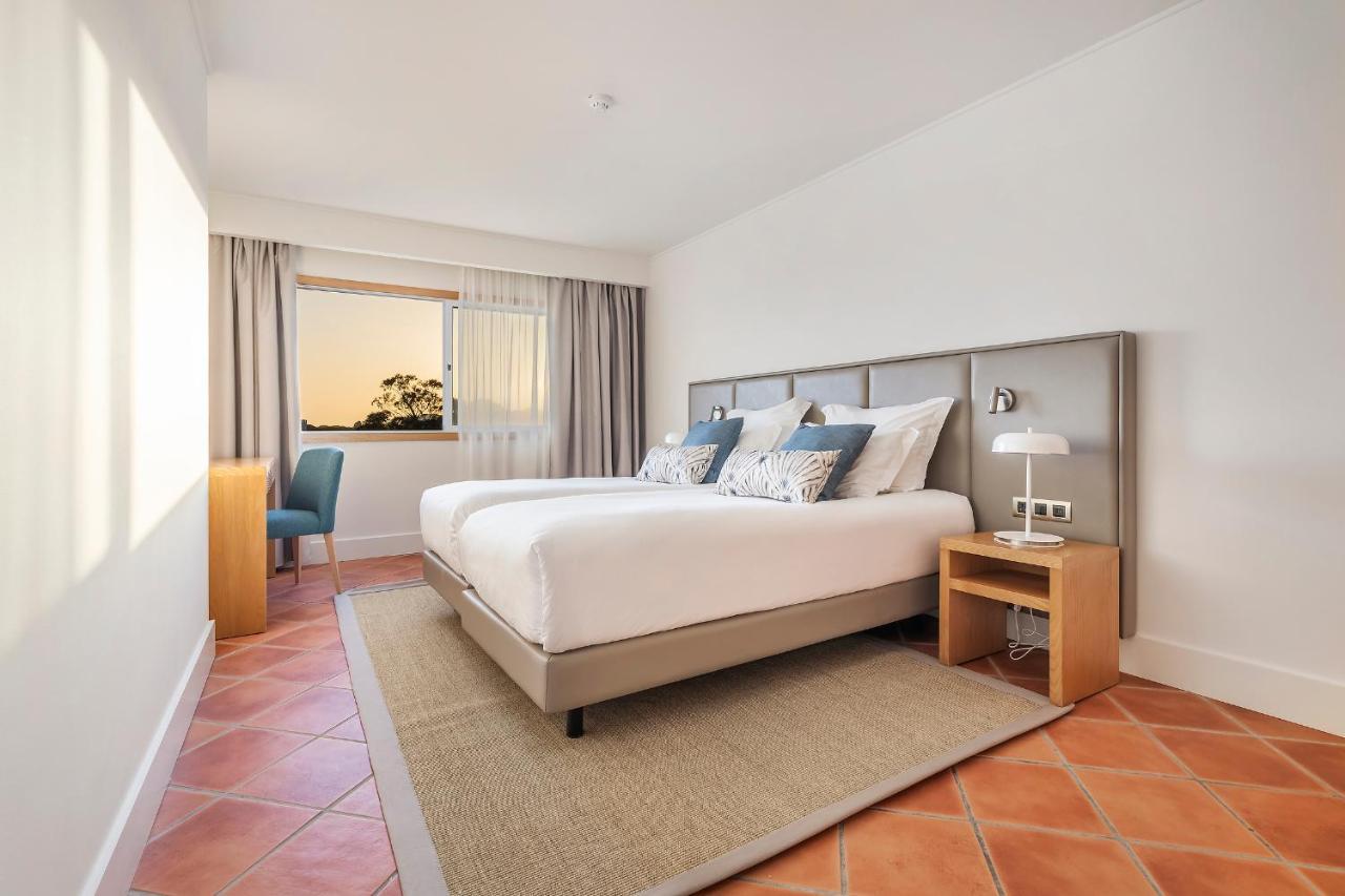 Deluxe Two-Bedroom Apartment with Pool View