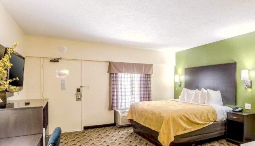 King Room - Accessible/Non-Smoking