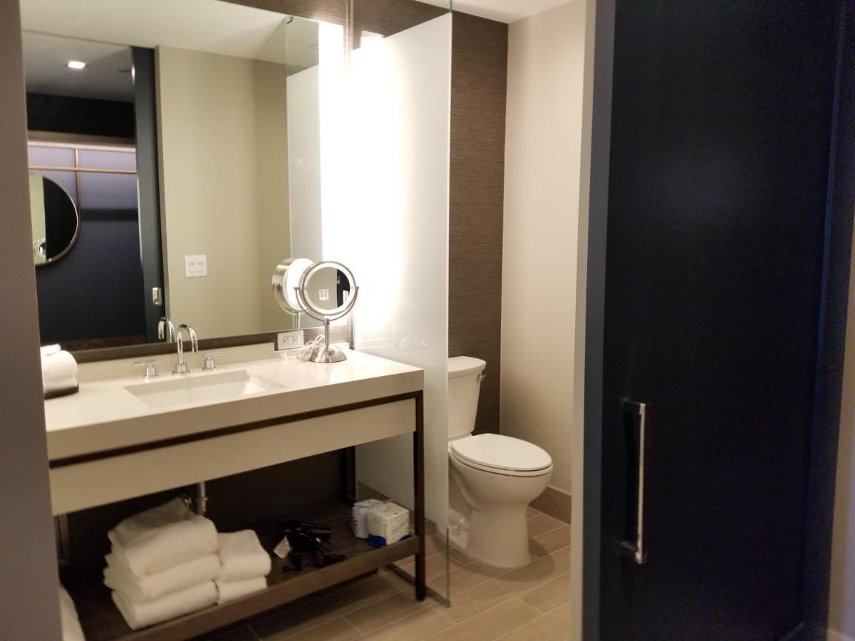 King Room with Accessible Tub