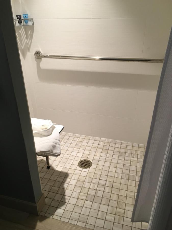 Standard Queen Room with Roll-In Shower - Communications Accessible