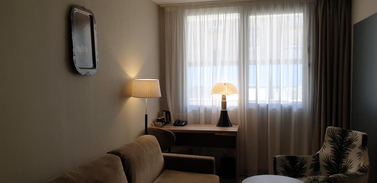 Junior King Suite with Sofa Bed
