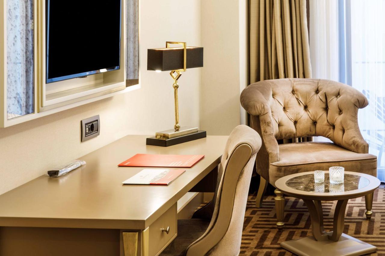 Deluxe Twin Room with Two Single Beds