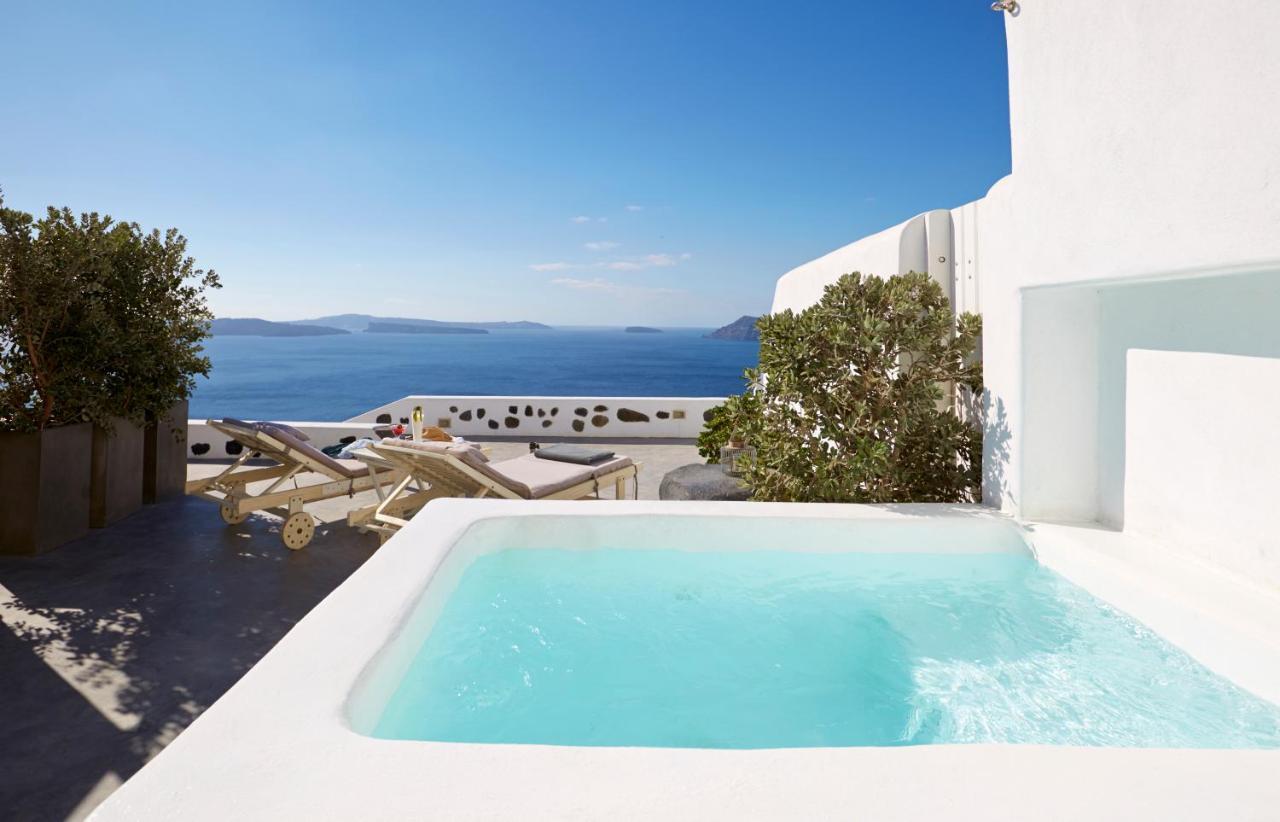 Superior Executive suite with outdoor hot tub and Caldera View