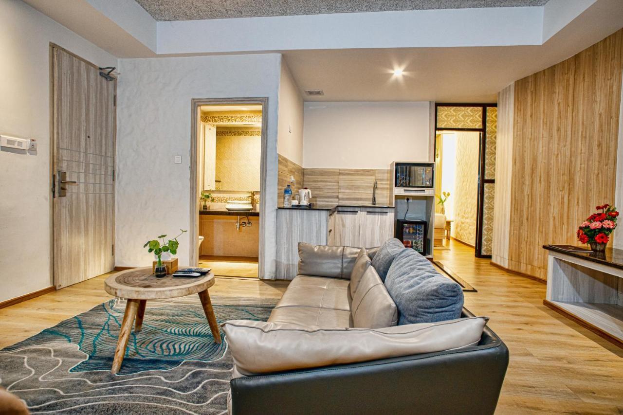 Executive Suite with Jacuzzi - 15% off on Food and Beverage and Sauna and Steam