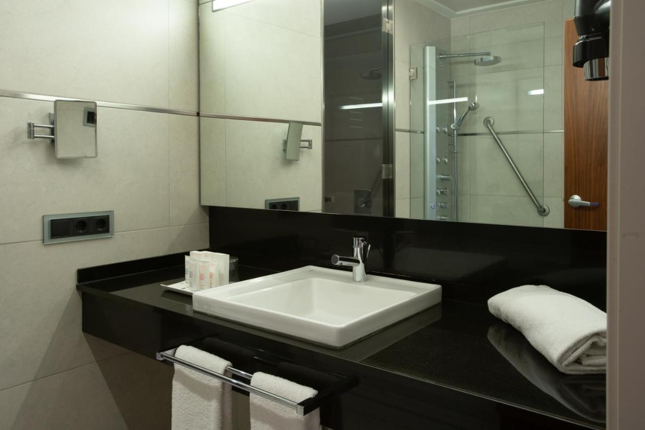 Double or Twin Room with Shower