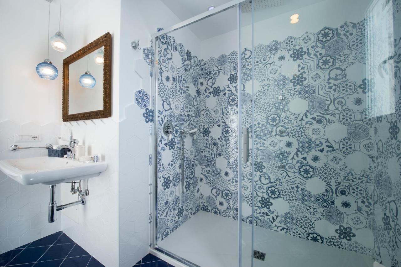 Queen Suite with Spa Bath