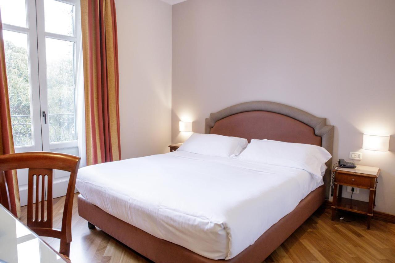 Deluxe King Room with Balcony