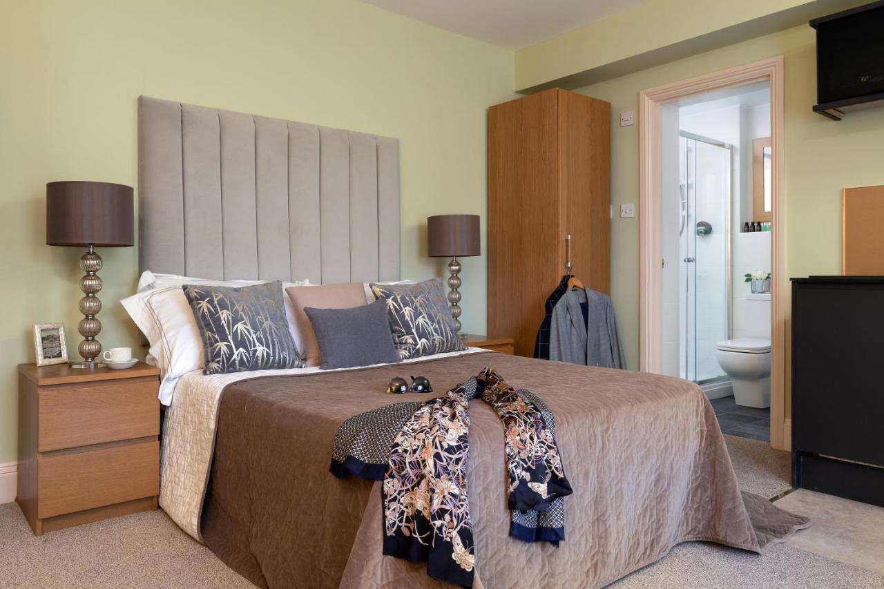 Studio Apartment with King Bed