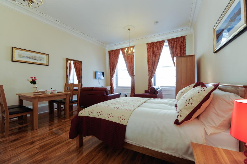Deluxe Family Suite