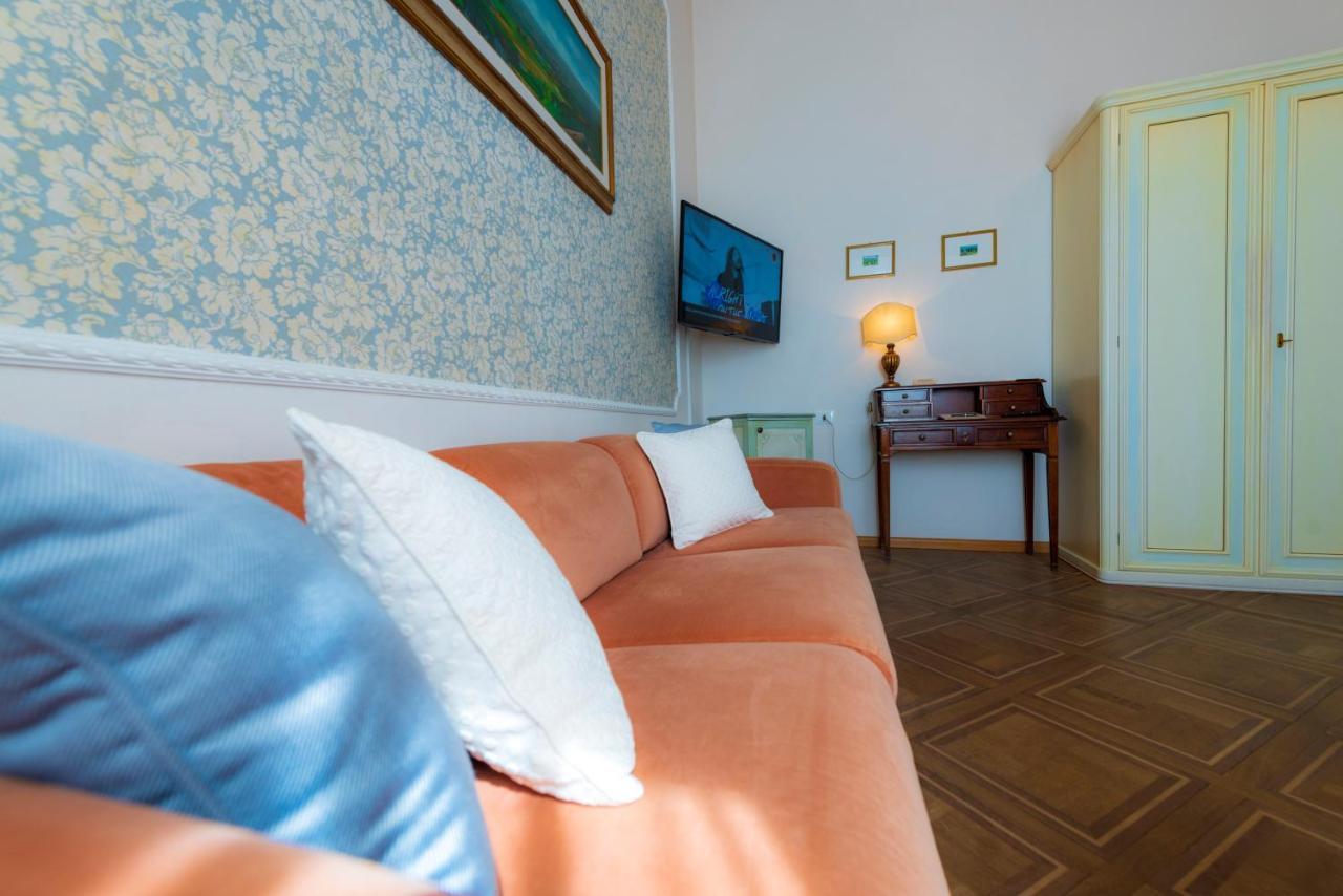 Deluxe Double Room with Extra Bed