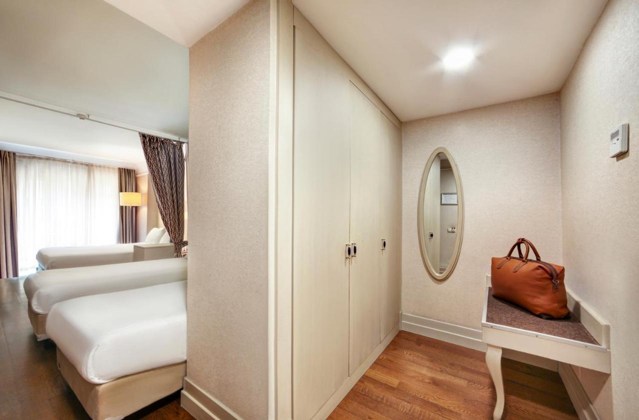 Family Room (4 Adults + 1 Child)