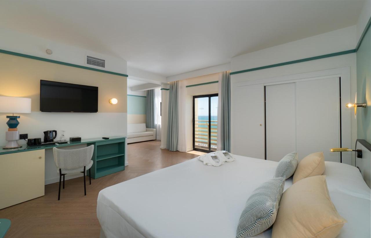 Junior Suite (3 Adults + 1 Child)