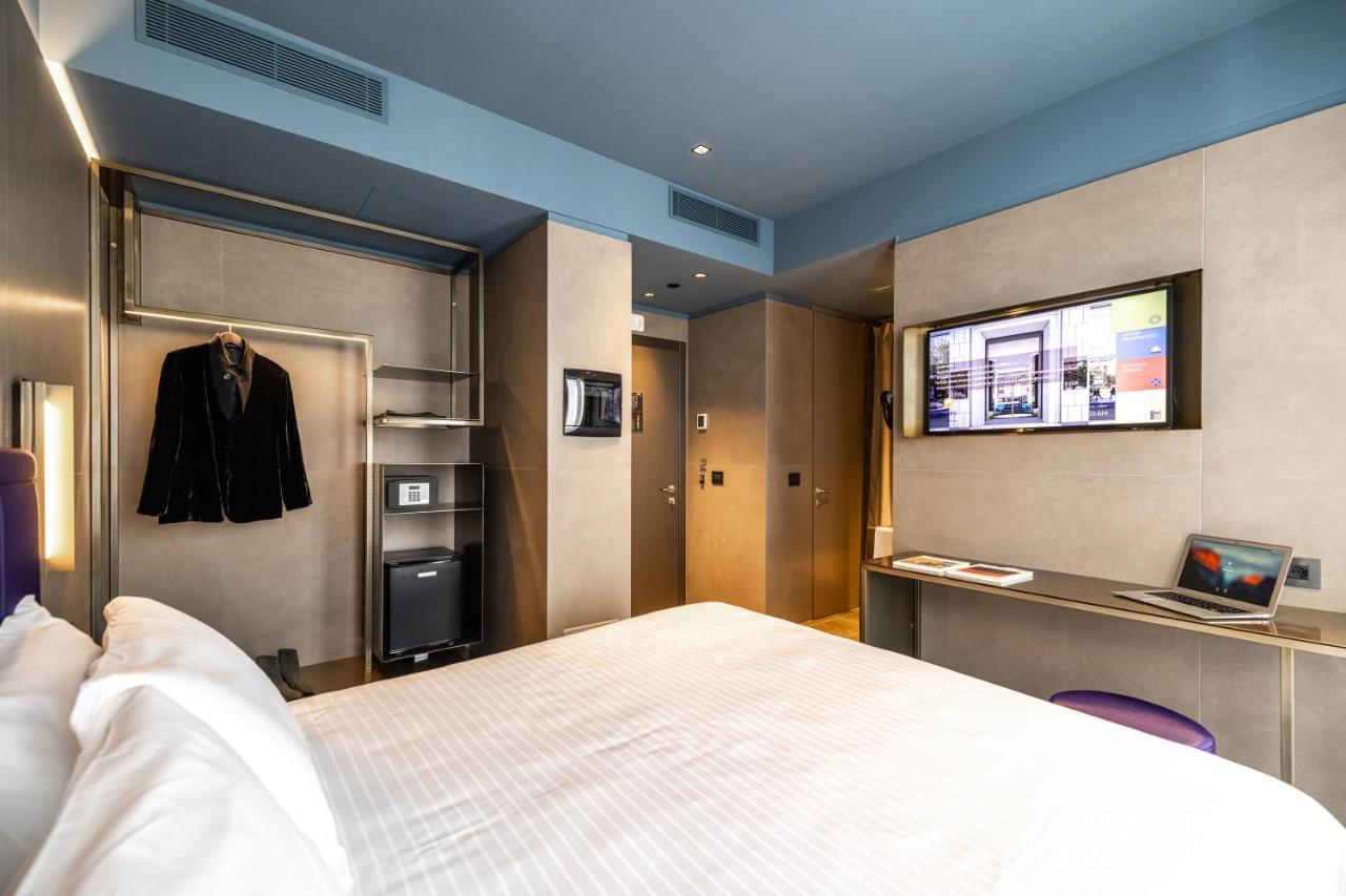 Triple Room with Balcony and View