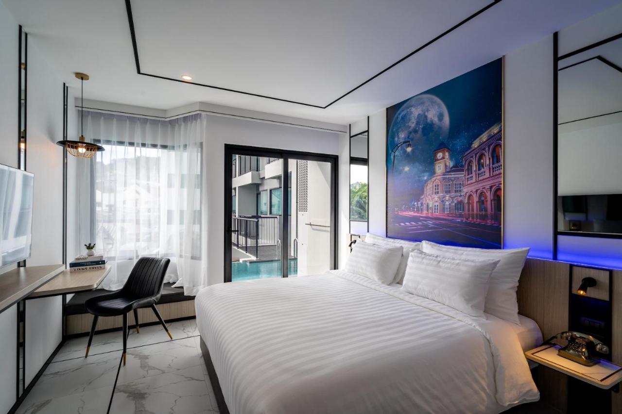 Deluxe King Pool Access