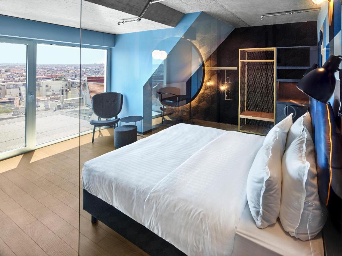 Studio,1285593373:JPEG