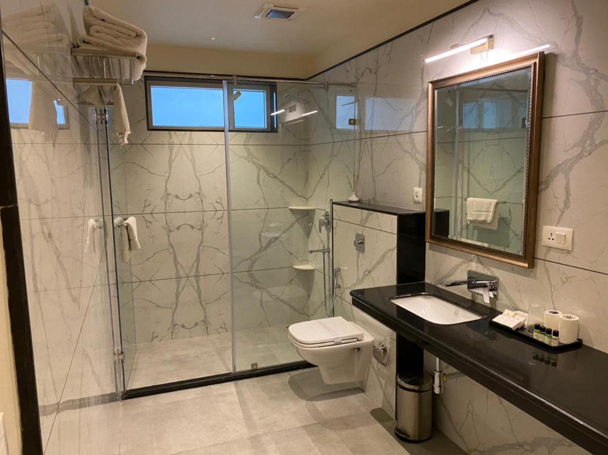 Deluxe Room,1550619457:JPEG