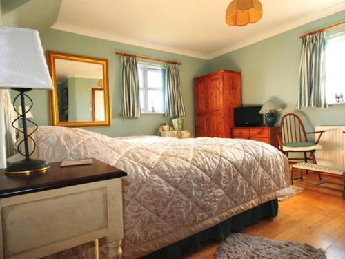 Twin Room with Private Bathroom