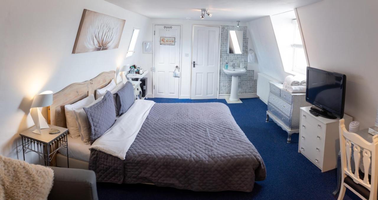 Double or Twin Room with Private Bathroom