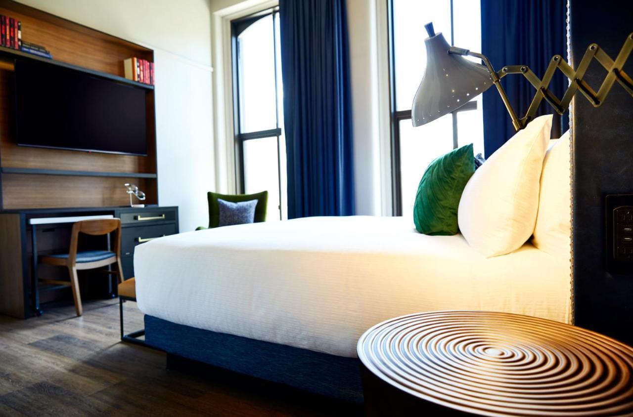 Riverview King Room