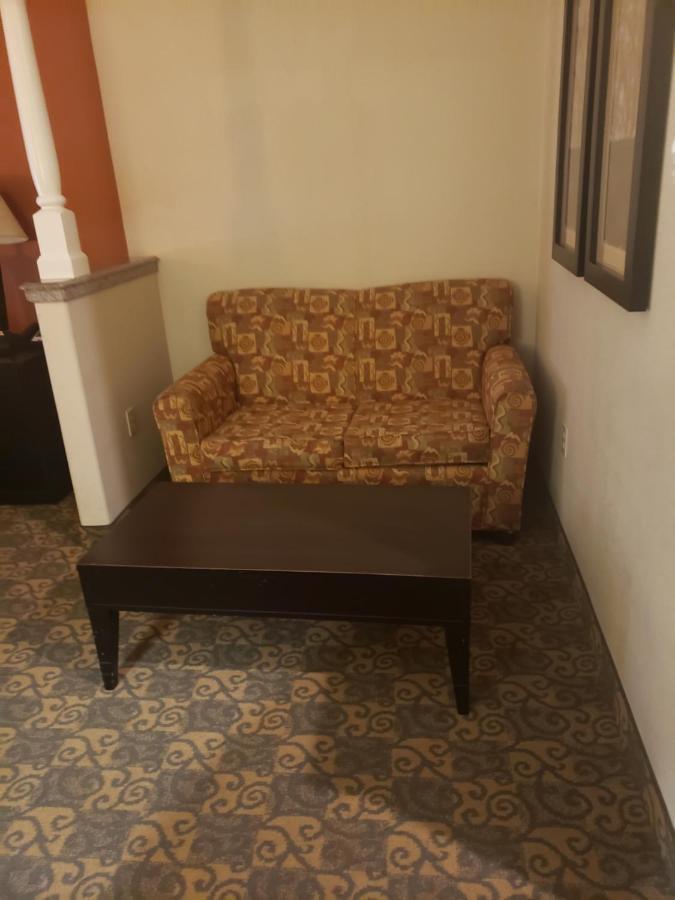 Queen Suite with Two Queen Beds - Non-Smoking