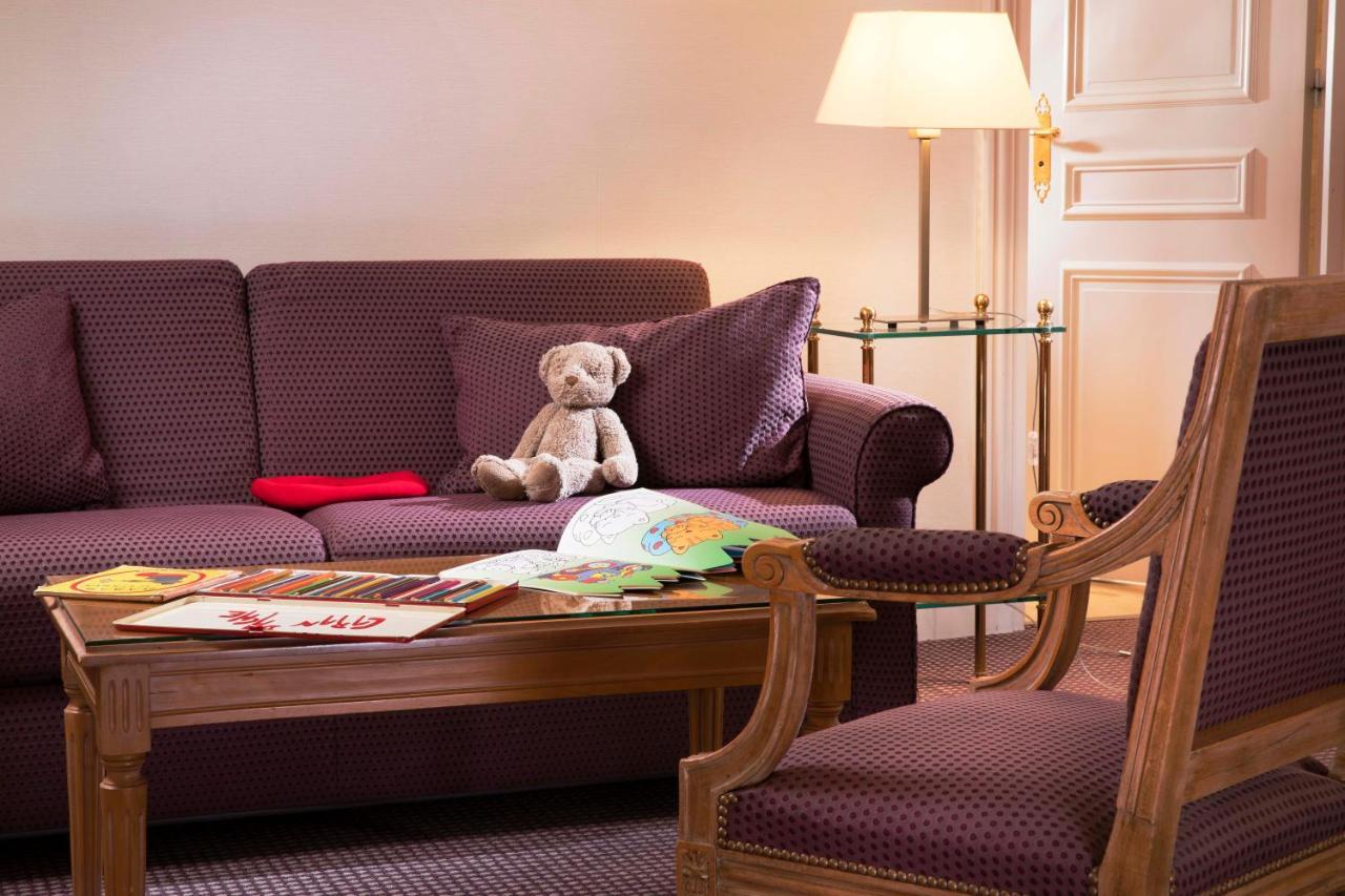 Deluxe Family Room