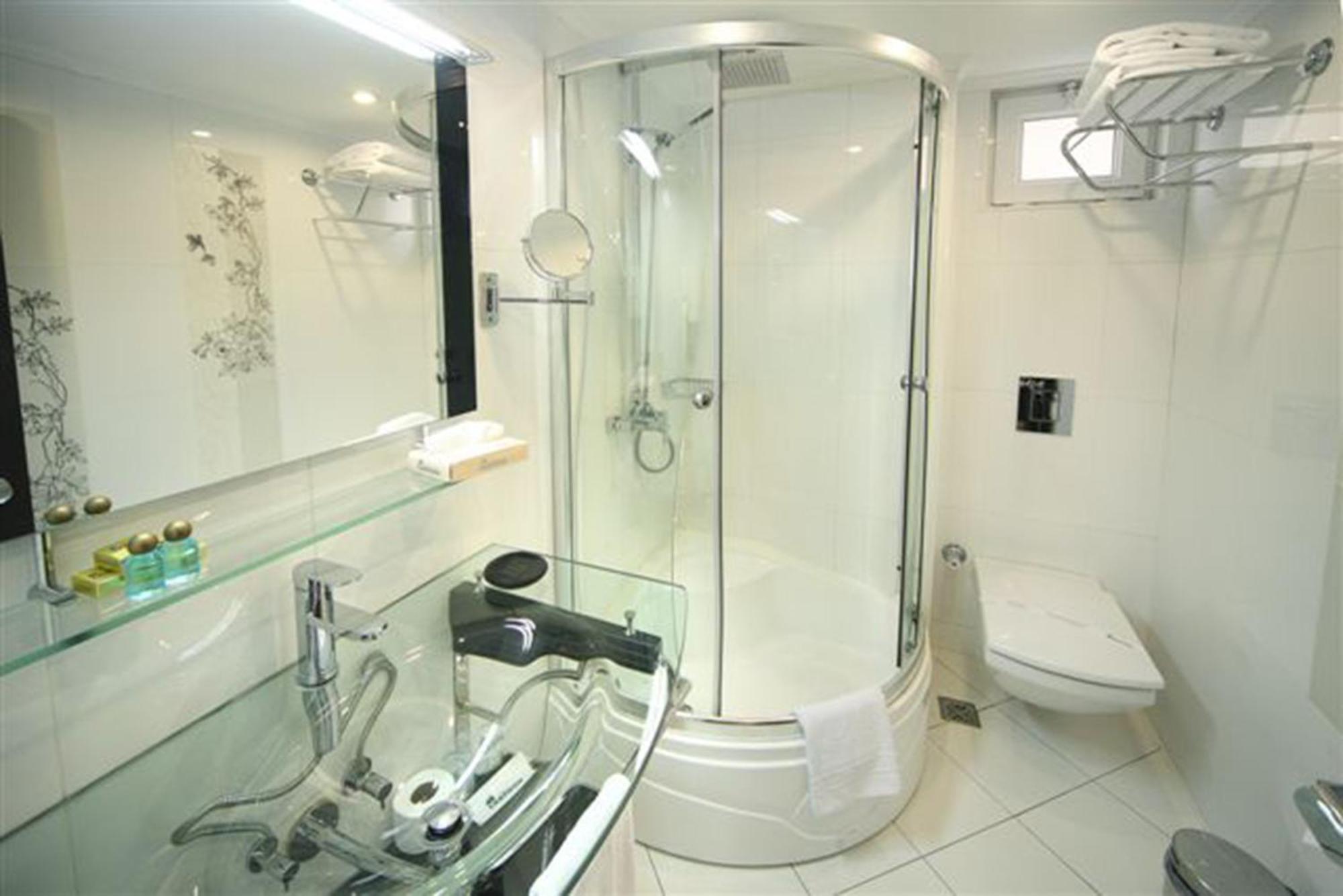 Double or Twin Room with Bathroom