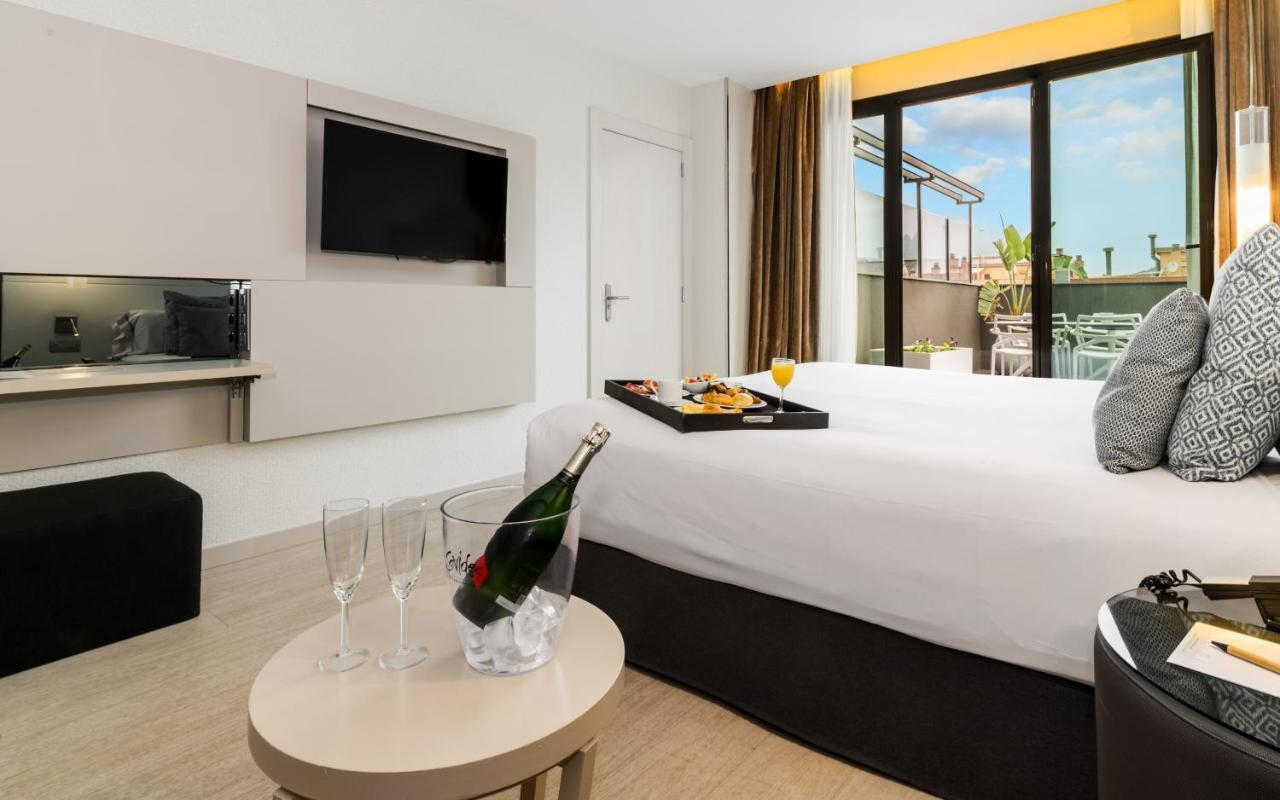 Attic terrace room includes one access to the spa per person per stay