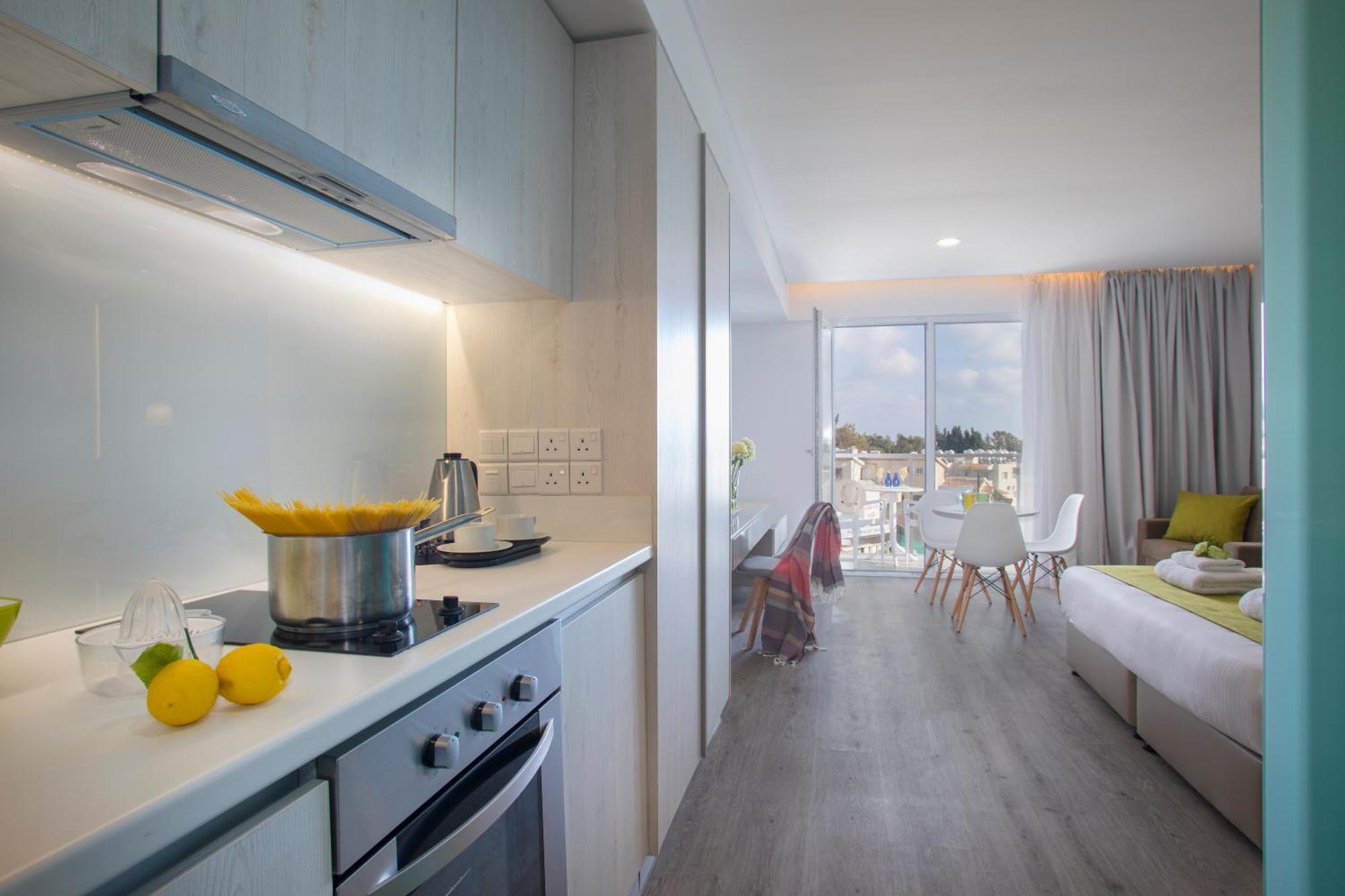Deluxe Studio Suite